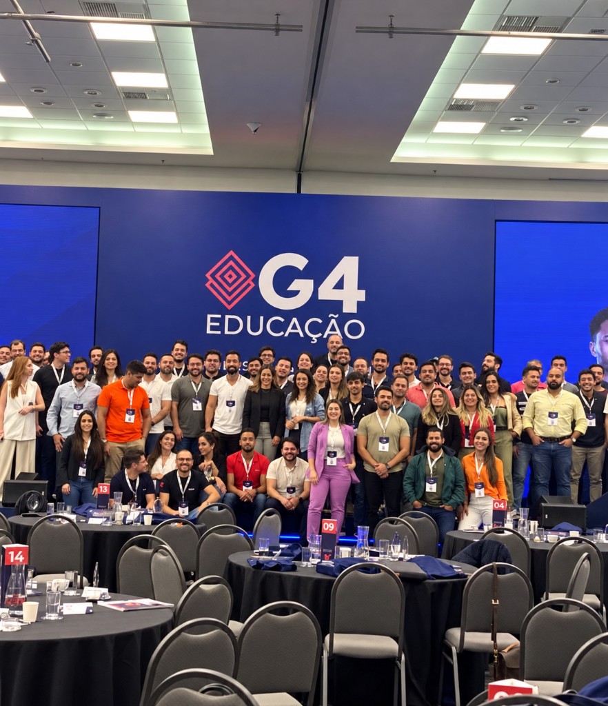 Logo G4 Educação no palco