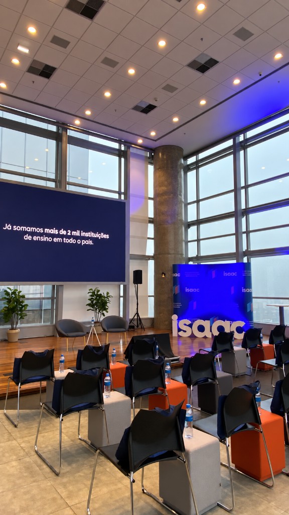 Palco e plateia do evento isaac Ticket pro Futuro