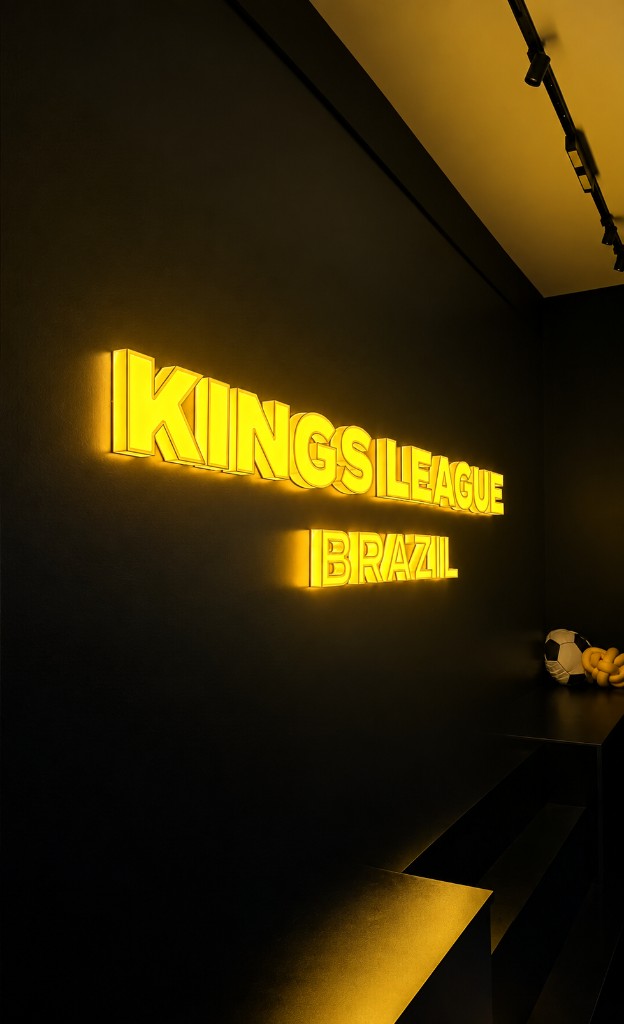 Letreiro neon Kings League Brazil